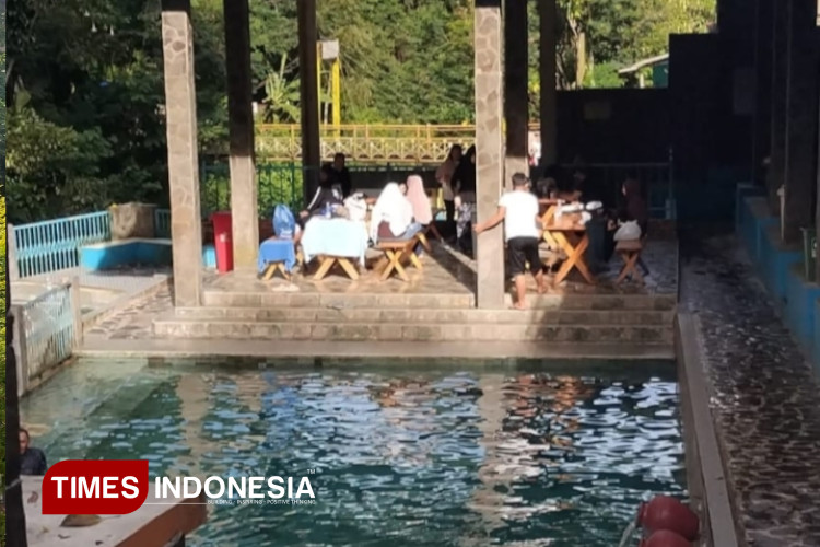 Guci Bangkit, Kolam Barokah dan Pemandian Air Panas Sambut Libur Akhir Tahun