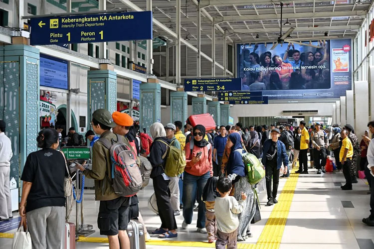 Gelombang Mudik Natal 2025 Tembus 10 Juta, Angkutan Umum Ramai dan Arus Tol Meningkat