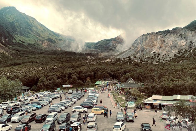 Libur Nataru, Ribuan Wisatawan Kunjungi Gunung Papandayan Garut