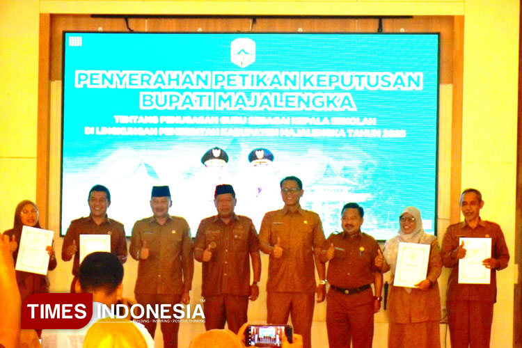 Pemkab Majalengka Serahkan SK Penugasan 118 Kepala Sekolah Tahun 2025