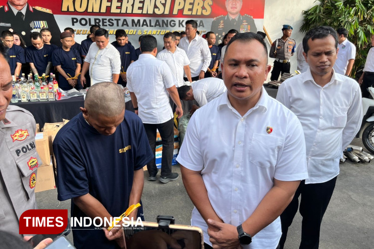 Berbaju Tahanan, Polisi Ungkap Motif Baru Pria Pembunuh Wanita Open BO di Kota Malang