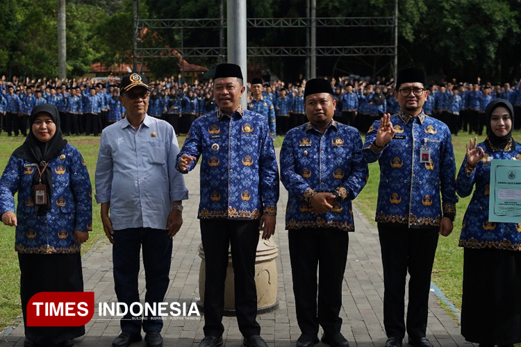 Serahkan SK Pengangkatan 4.502 PPPK Paruh Waktu, Ini Pesan Bupati Bondowoso