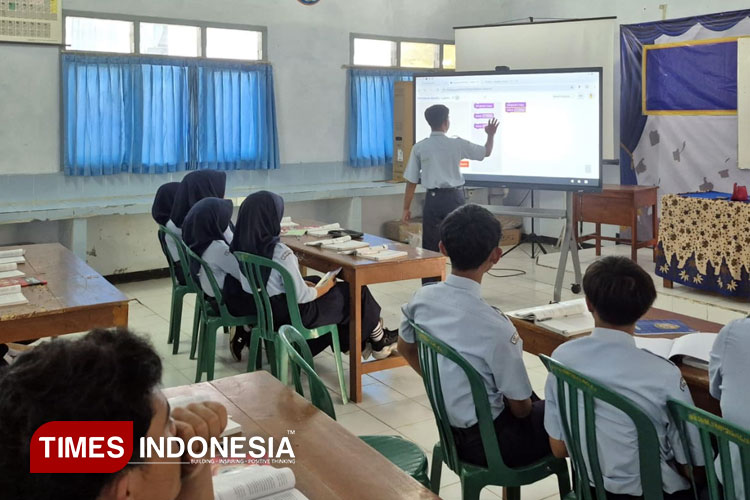 SMPN 2 Tegalombo Pacitan Cetak Generasi Digital Lewat Coding dan AI