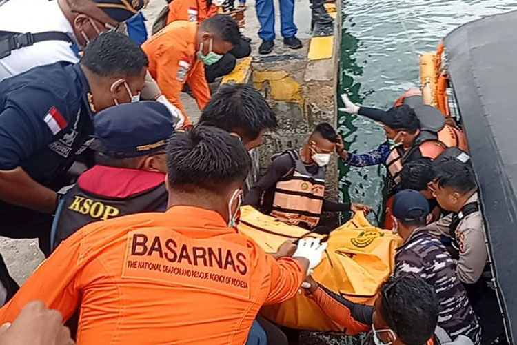 Hari Keempat Pencarian, Tim SAR Temukan WNA Spanyol Korban Kecelakaan Kapal di Labuan Bajo