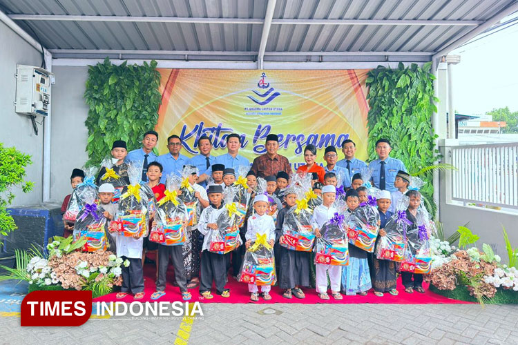 Isi Libur Sekolah, Puluhan Bocah di Banyuwangi Ikuti Khitanan Massal