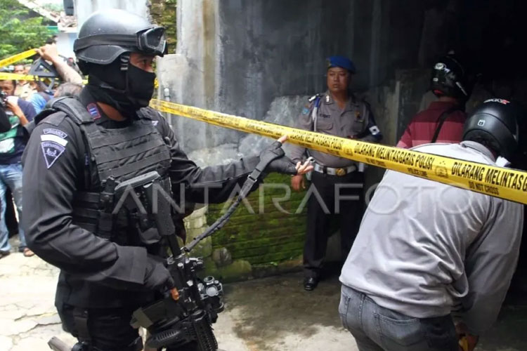 Densus 88 Ungkap 7 Terduga Teroris Nataru dari Kelompok NII dan Ansharuh Daulah