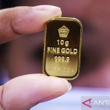Harga Emas Antam Turun Tajam, Anjlok Rp95.000 per Gram
