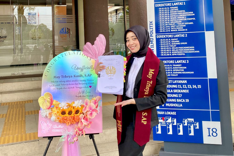 May Trheya Kasih, Mahasiswi UNESA yang Dedikasikan Risetnya untuk Solusi Sampah