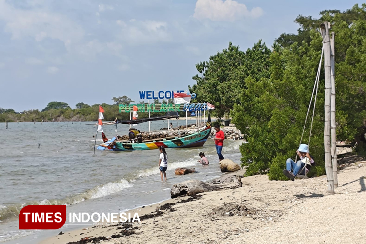 Pantai-Lamongan.jpg
