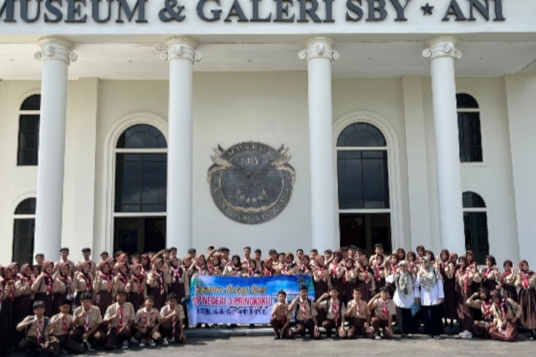 270 Siswa SMPN 3 Pringkuku Belajar Sejarah Langsung di Museum SBY-Ani Pacitan