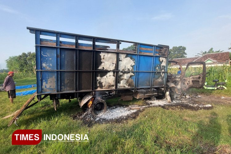 Truk-Dibakar-Massa-Probolinggo-2.jpg