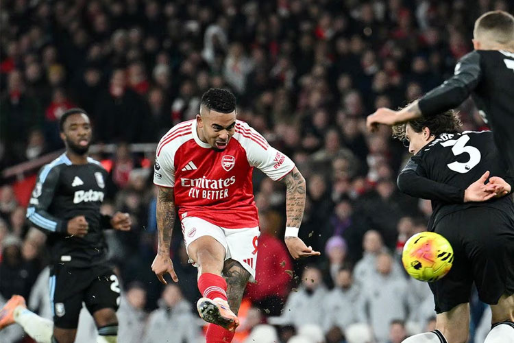 Gilas Aston Villa, Arsenal Perlebar Jarak di Puncak Klasemen