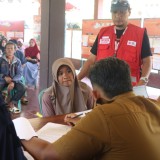 Korban Tanah Longsor Situkung Terima Bantuan Tahap Empat dari Masyarakat
