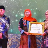 Konsisten Peduli Lingkungan, Pengasuh Pesantren Mambaul Hikam Terima Penghargaan Gubernur Jatim