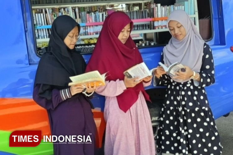 Disperpusip Ponorogo Jemput Bola Cerdaskan Masyarakat di Musim Libur