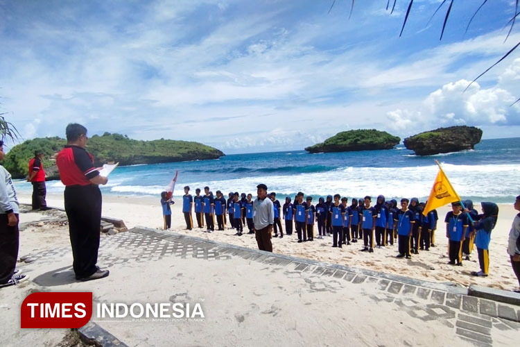 LDKS di Pantai Srau Pacitan, Cara SMPN 2 Bandar Mengkader Pemimpin Muda Berkarakter