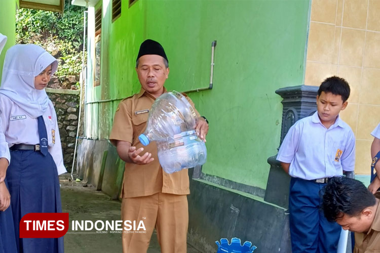 GAS MAN, Cara SMPN 5 Tegalombo Pacitan Menbentuk Karakter Lewat Asuh Tanaman