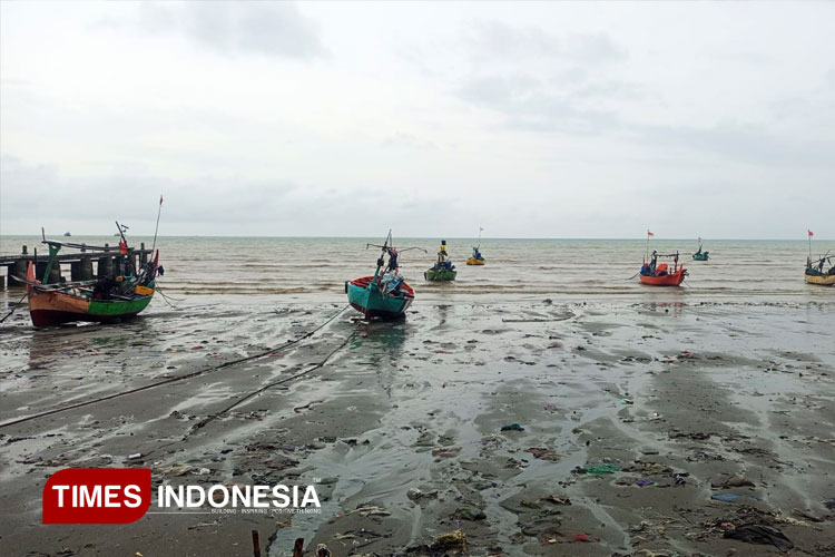 Ratusan Nelayan di Rembang Tetap Melaut Meski Cuaca Buruk dan Hasil Tangkapan Minim