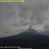 Gunung Semeru Erupsi, Kolom Abu Capai 900 Meter