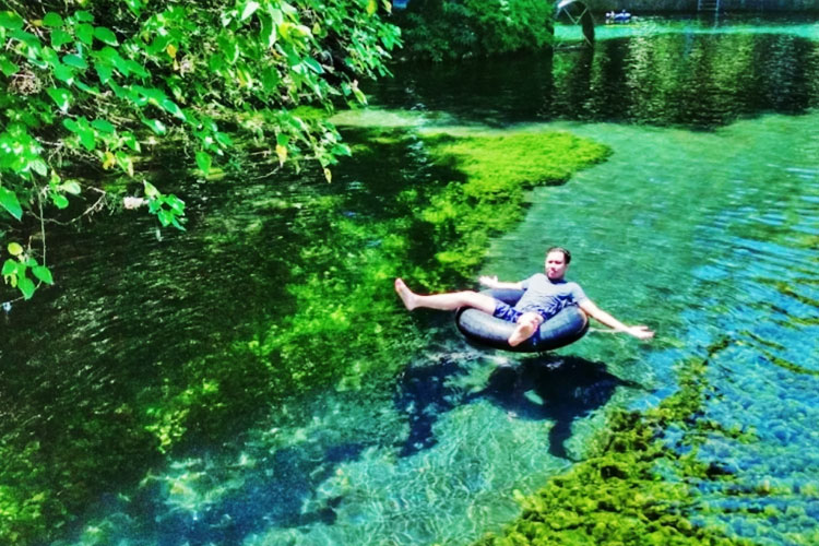 Berwisata di Sumber Sira Malang, Bisa Berenang Hingga Menikmati 7 Wahana