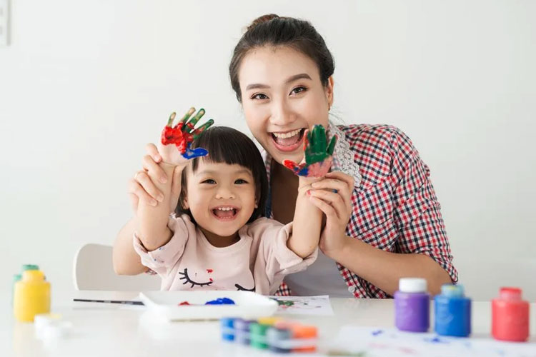 Ciri Orang Tua Edukatif yang Diam-Diam Membentuk Anak Jadi Lebih Cerdas