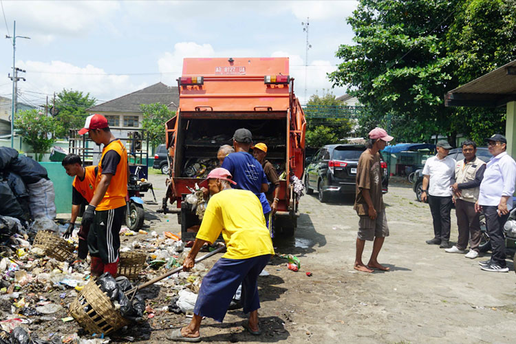 Bersihkan Sampah Malam Tahun Baru, Pemkot Yogyakarta Terjunkan Ratusan Petugas