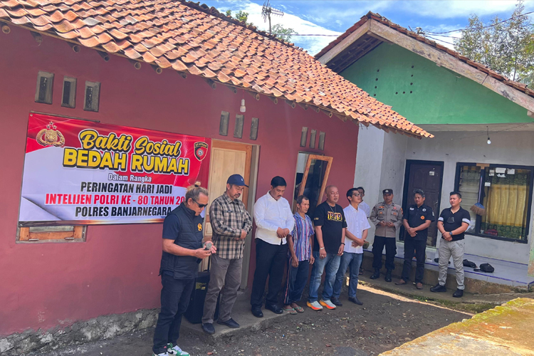 Sat Intelkam Polres Banjarnegara Gelar Bedah Rumah Warga Kurang Mampu