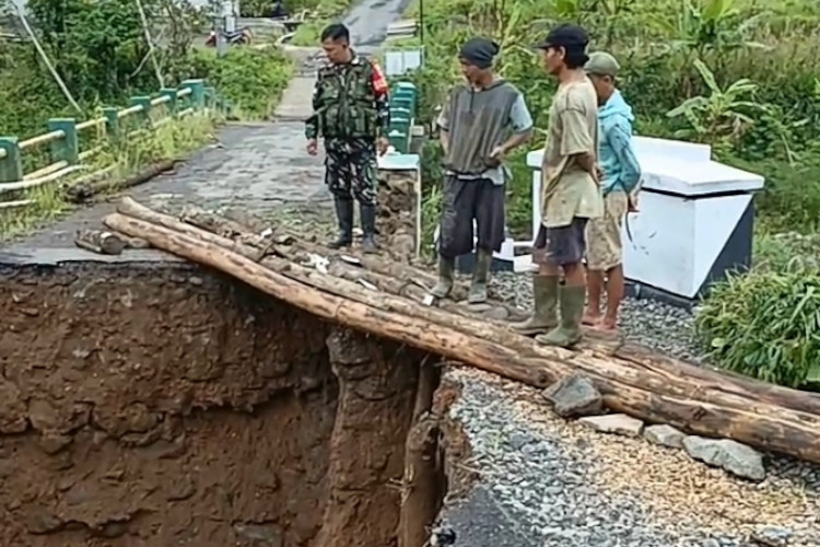 Rp6,5 Miliar Disediakan untuk Bangun Kembali Dua Jembatan Rusak Akibat Banjir Bandang di Banjarnegara