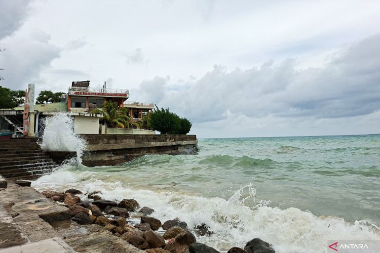 BMKG Nyalakan Peringatan Dini: Gelombang 2,5 Meter Ancam Sejumlah Perairan NTT