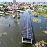 Ketika Matahari Menyalakan Harapan di Pesisir Sayung Demak