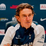 Tottenham Tahan Brentford Tanpa Gol, Thomas Frank Soroti Solidnya Duet Romero–Van de Ven