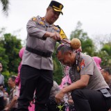 Ratusan Personel Polres Malang Sujud Syukur dan Siraman Air Kembang