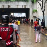 Bentrok Warga di Manggarai: Polisi Gunakan Gas Air Mata, Layanan Commuter Line Tetap Normal