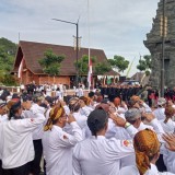 Pertama! Upacara HAB Kemenag Probolinggo Digelar di Pegunungan Tengger