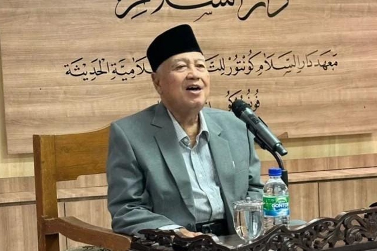 Mengenang KH Amal Fathullah Zarkasyi, Pejuang Muadalah Pesantren yang Tiada Tara