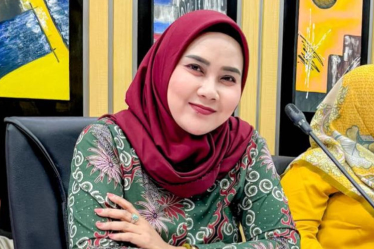Dari Aktivis Buruh ke Dunia Hukum, Perjalanan Debby Puspita Jadi Pengacara di Gresik