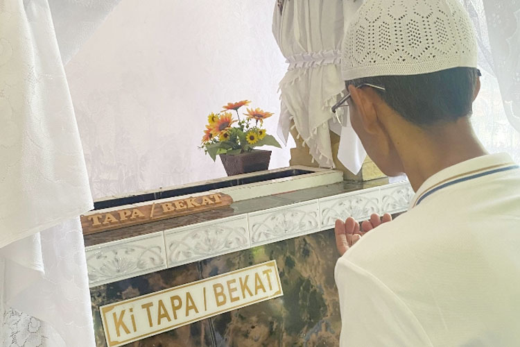 Kiai Bekat Situbondo, Petapa dengan Karomah Mengeluarkan Air dari Batu