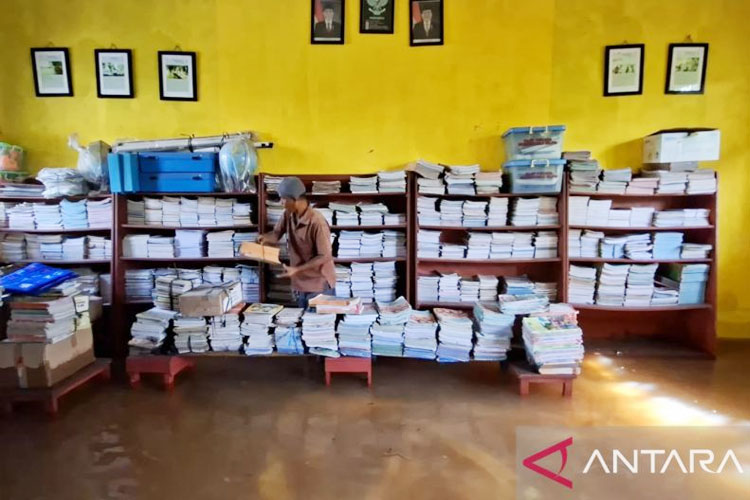 Hari Pertama Sekolah Berubah Duka, SDN Pamarican 2 Terendam Banjir