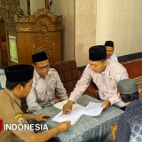 Berkat Lantunan Sholawat, Warga Gresik Ucap Syahadat Didampingi Mualaf Center DMI