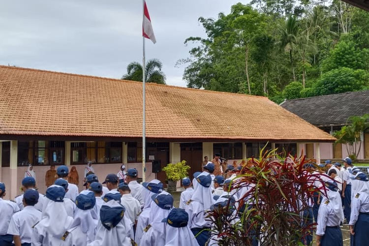 Awali Semester Genap, SMPN 2 Sudimoro Pacitan Pilih Olahraga dan Doa Bersama
