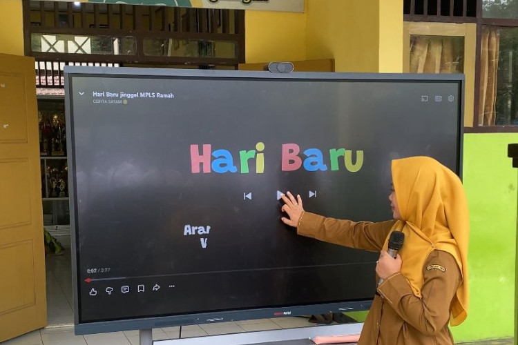 Awali Semester Genap, SMPN 3 Tulakan Pacitan Gas Pembelajaran dengan Teknologi Interaktif