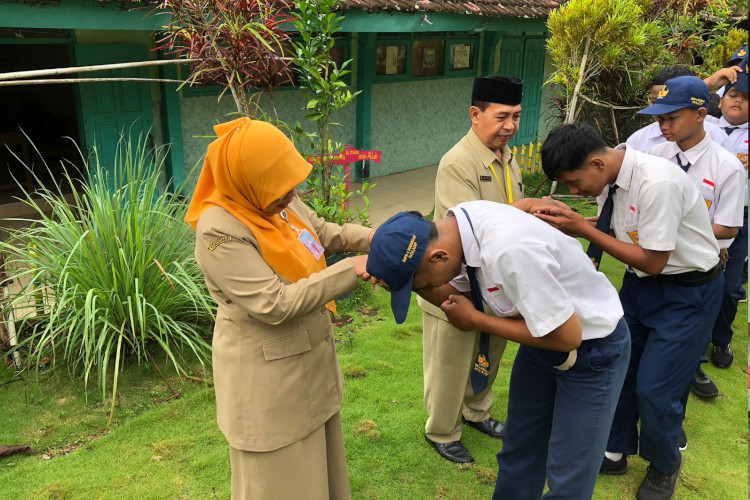 Dipantau Pengawas, SMPN 4 Donorojo Pacitan Buka Semester Genap dengan 'Pagi Ceria'