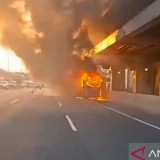 Korsleting Sound System Diduga Picu Kebakaran Bus Ziarah di KM 06A Tol Cikampek