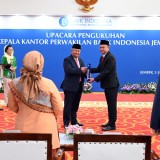 Perry Warjiyo Kukuhkan Iqbal Reza Nugraha sebagai Kepala BI Jember