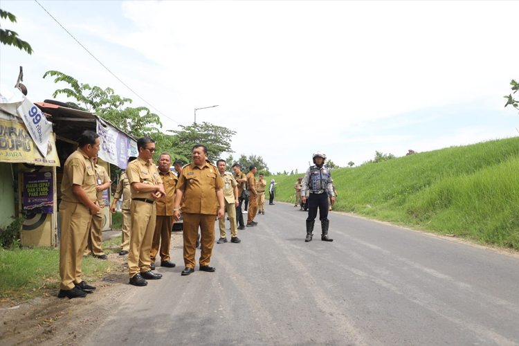 Bupati Jombang Tinjau Jalan Plandaan–Kabuh, Diharapkan Akses Lancar