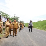 Tinjau Jalan Plandaan–Kabuh, Bupati Jombang Harap Akses Lancar