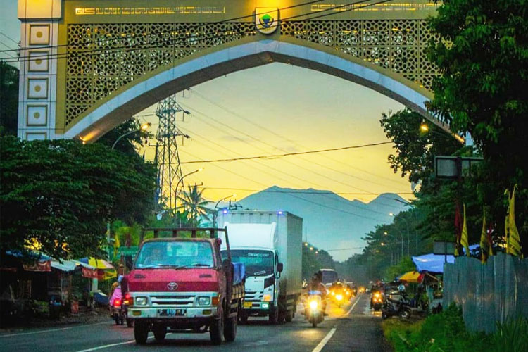 Catatan Arus Balik Libur Nataru, Ribuan Kendaraan Padati Wilayah Perbatasan Cianjur