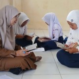 Siapkan Fokus Sejak Pagi, SMPN 1 Tulakan Pacitan Padukan Shalat Dhuha dan Senam Sebelum KBM