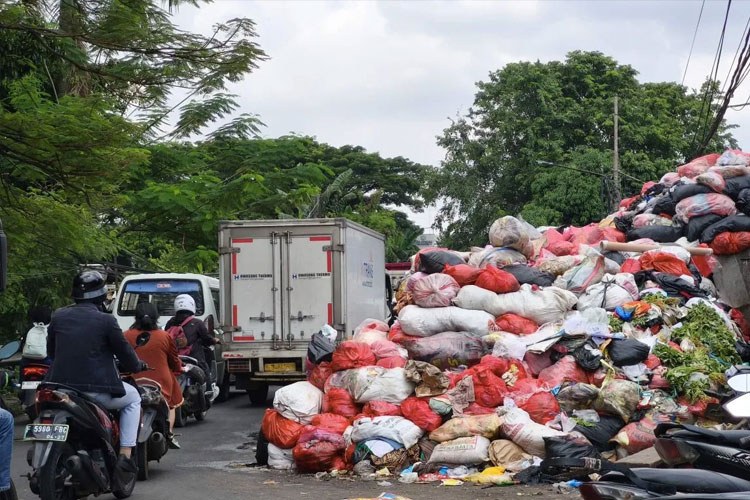 Warga Serang Protes, Truk Sampah dari Tangsel ke TPSA Cilowong Dihentikan Sementara