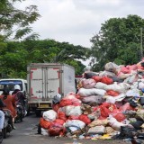 Warga Serang Protes, Truk Sampah dari Tangsel ke TPSA Cilowong Dihentikan Sementara